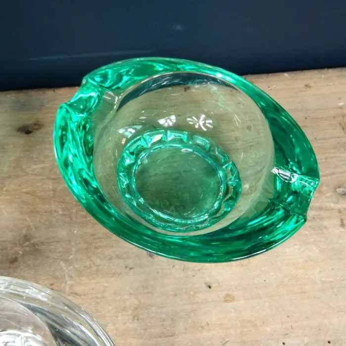 Cendrier en cristal moulé ovale vert - Le palais des bricoles