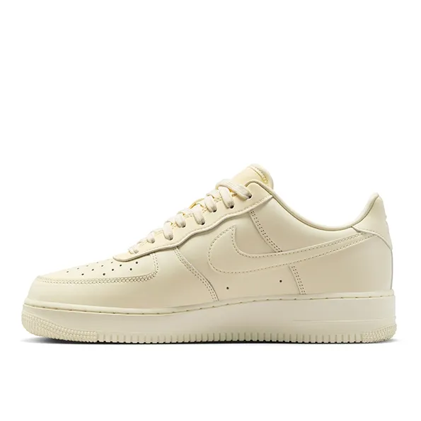 NIKE : AIR FORCE 1 LOW COCONUT MILK