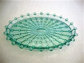 Plateau en verre moulé ancien couleur vert d’eau
